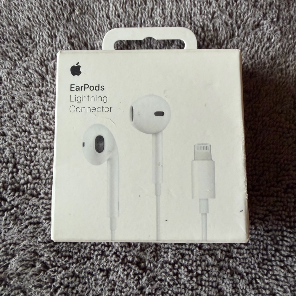 Apple EarPods with Lightning Connector - Classic White